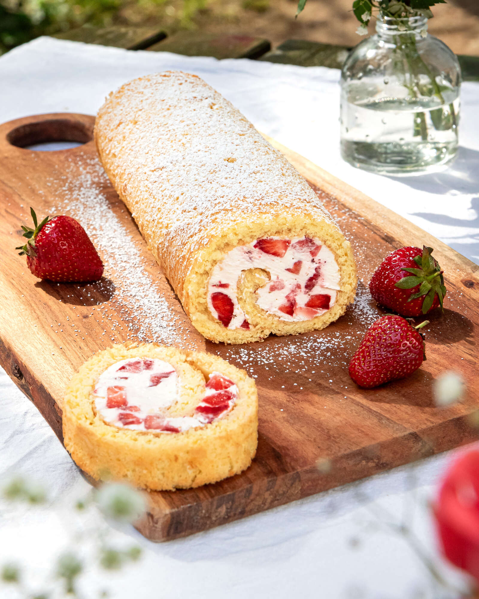 Erdbeer-Sahne-Rolle — Kuchenstickel Erdbeer-Sahne-Rolle — Kuchenstickel